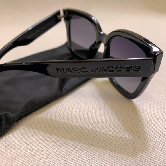 MARC JACOBS Embossed Logo Square Sunglasses — Glossy Black & Grey Gradient Lens - Picture 5 of 17